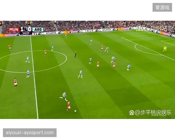 阿森纳通过边路拉扯打出精彩配合